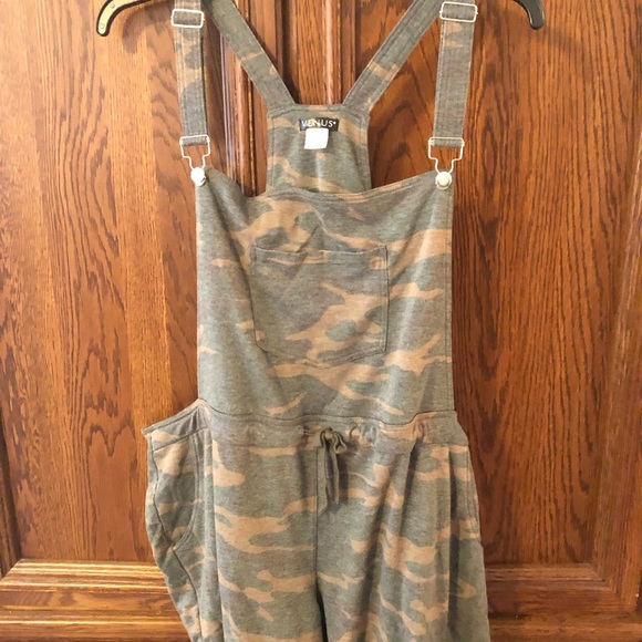 VENUS camoflauge shorts overalls, sweatshirt, size 2X - Picture 2 of 6